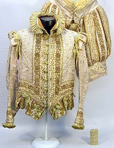 http://www.antiquedress.com/MOVIES/shakespeare%20outfitsm%20.jpg