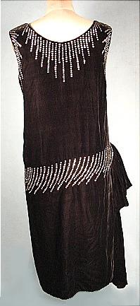http://www.antiquedress.com/images/756/blckvelv20dreswrhinebk.jpg