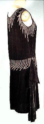 http://www.antiquedress.com/images/756/blckvelv20dreswrhinesid.jpg